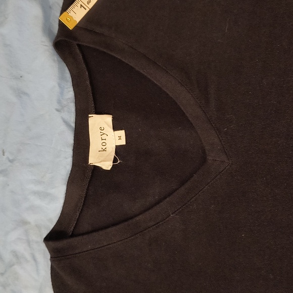 Korye Tunic Stretch Rayon V-Neck Short Sleeve - Picture 11 of 12